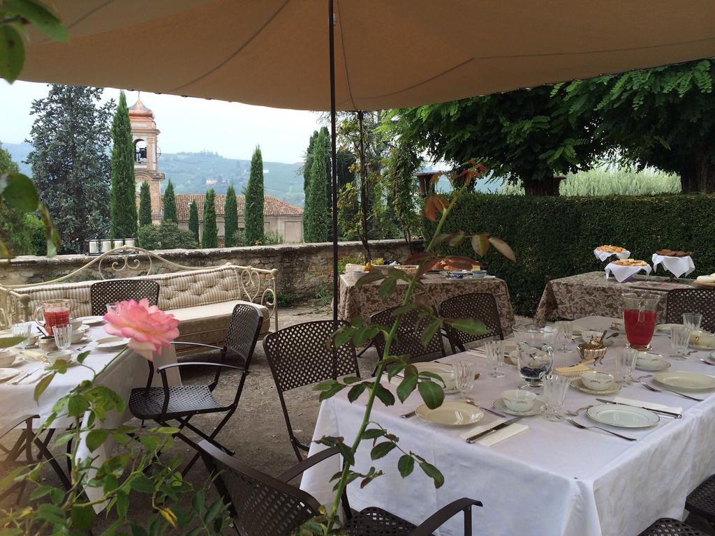Castello Di Coazzolo Bed & Breakfast Neive Luaran gambar