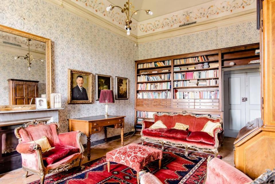 Castello Di Coazzolo Bed & Breakfast Neive Luaran gambar