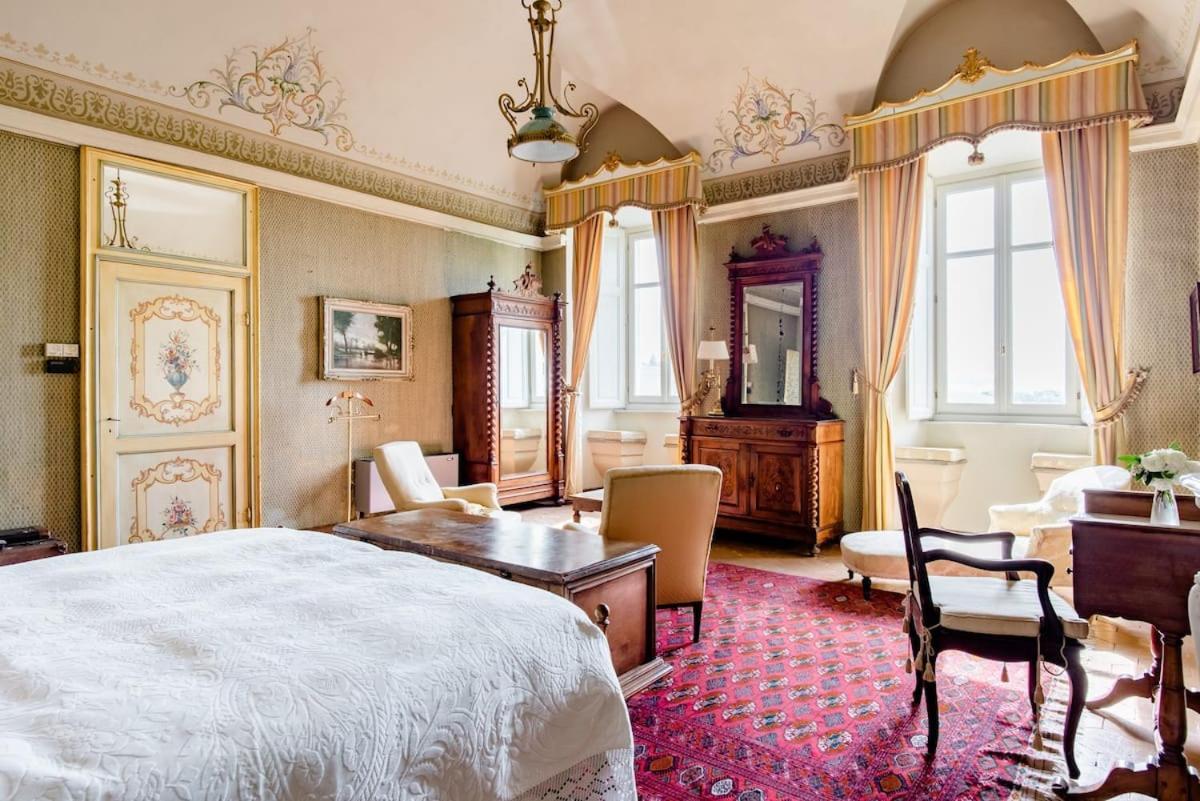 Castello Di Coazzolo Bed & Breakfast Neive Luaran gambar