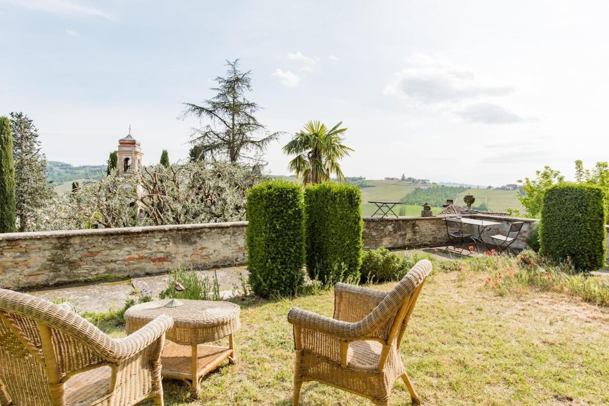 Castello Di Coazzolo Bed & Breakfast Neive Luaran gambar