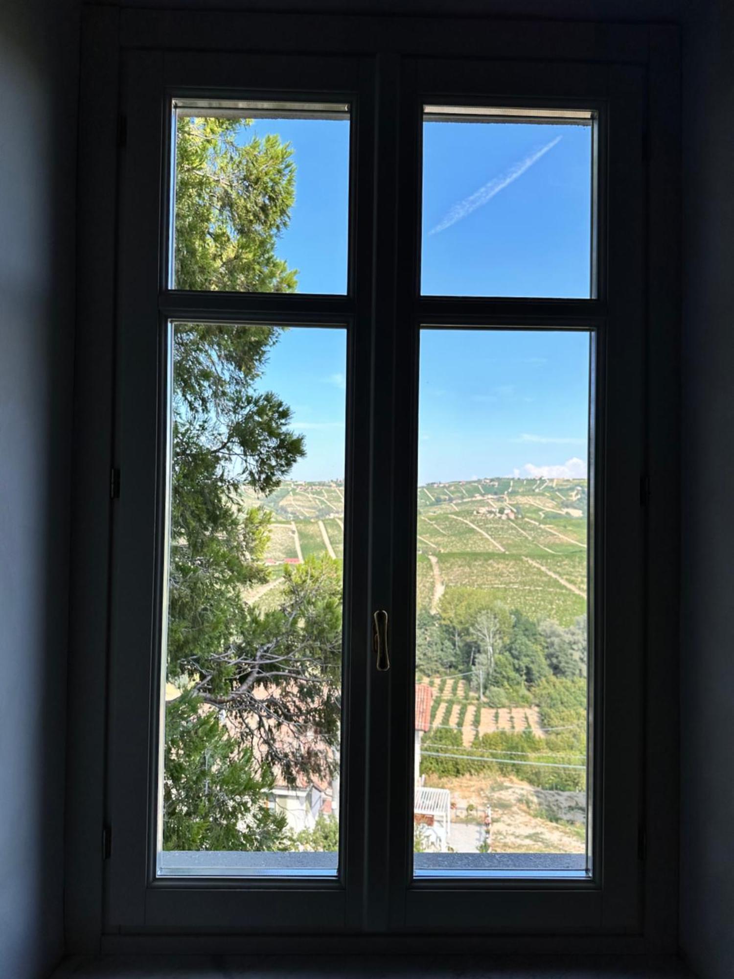 Castello Di Coazzolo Bed & Breakfast Neive Luaran gambar