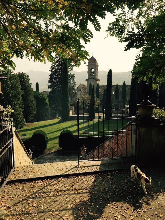 Castello Di Coazzolo Bed & Breakfast Neive Luaran gambar